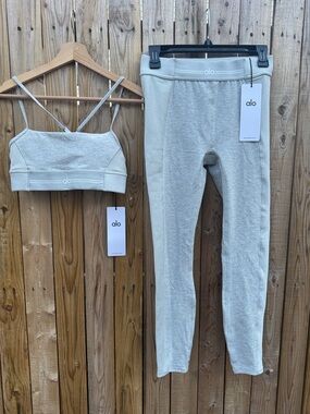 ALO Yoga Athletic relay set bra and leggings NWT